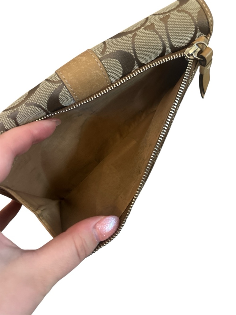 COACH - Signature Trifold Wallet - Picture 4 of 4
